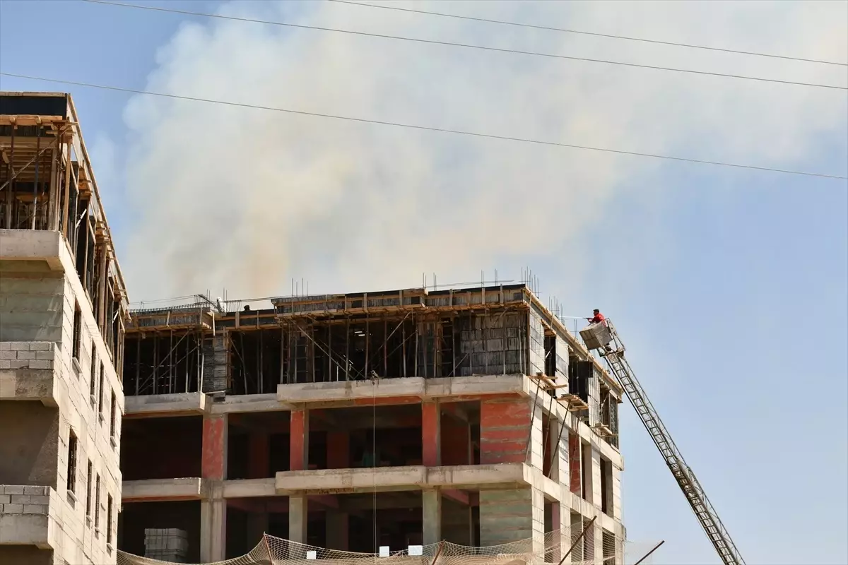 Adıyaman'da bina inşaatında çıkan yangın söndürüldü