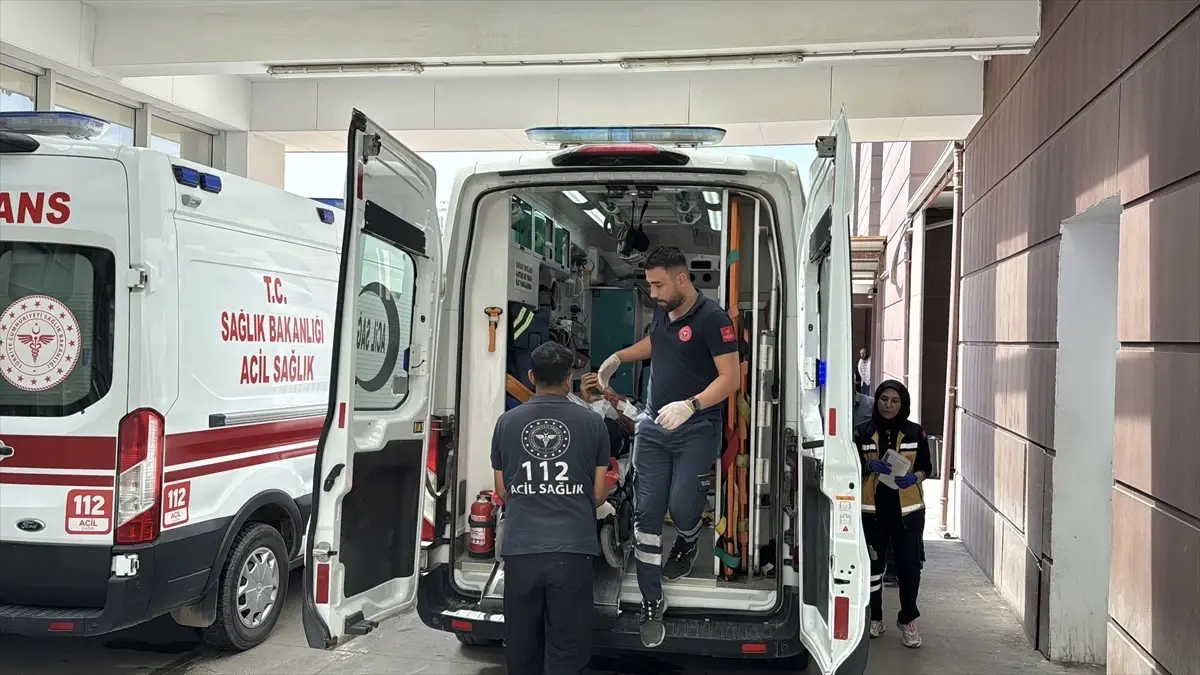 Adıyaman'da İki Grup Arasında Bıçaklı ve Sopalı Kavga: 2 Yaralı