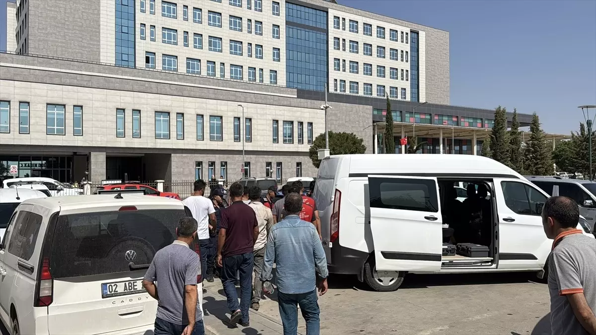 Adıyaman'da Bıçaklı ve Sopalı Kavga: 4 Yaralı
