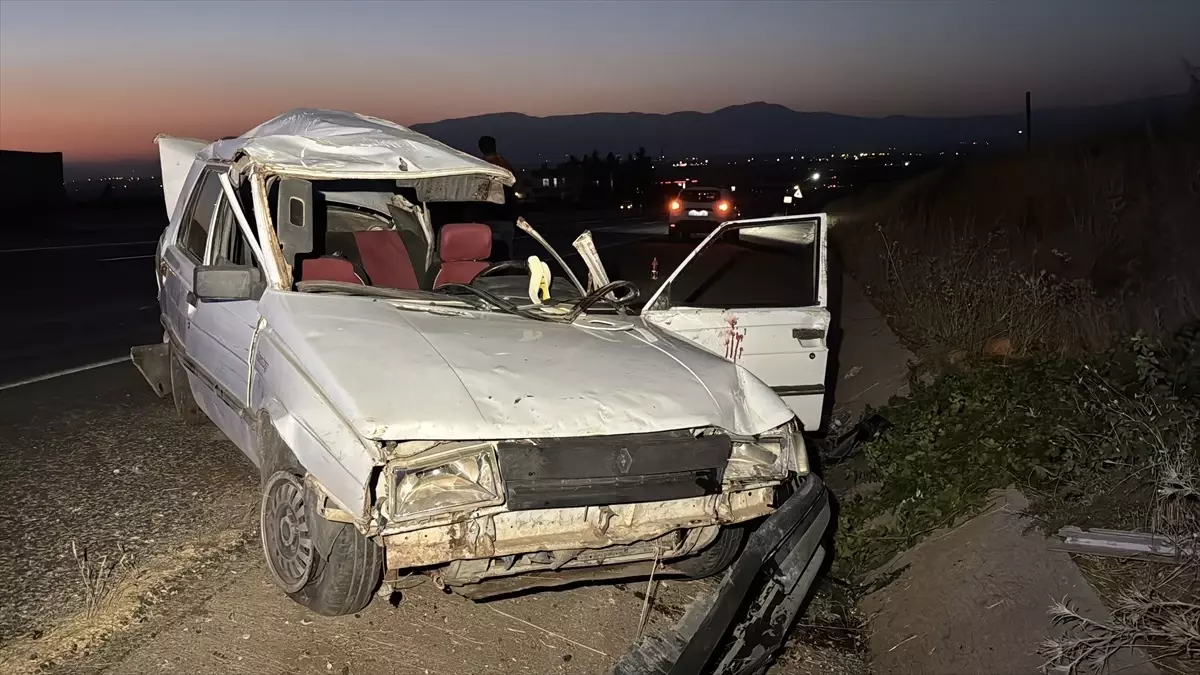 Adıyaman'da Otomobil Devrildi: 4 Yaralı