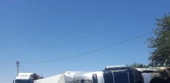 Adıyaman'da Devrilen Tırın Sürücüsü Yaralandı