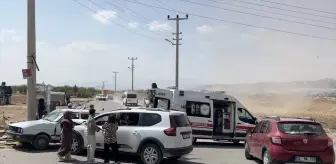 Adıyaman'da İki Otomobil Çarpıştı: 5 Yaralı