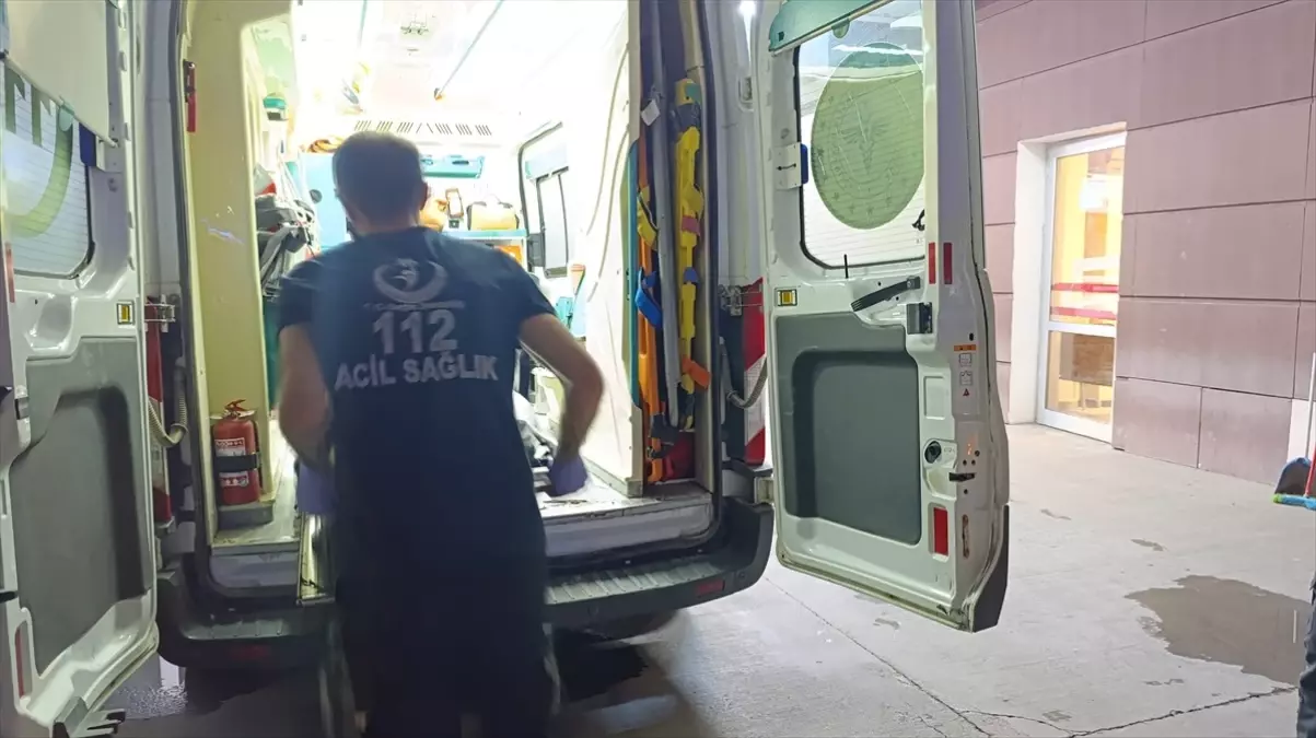 Adıyaman'da Kavga: Bıçakla Yaralanan Şahıs Hastaneye Kaldırıldı