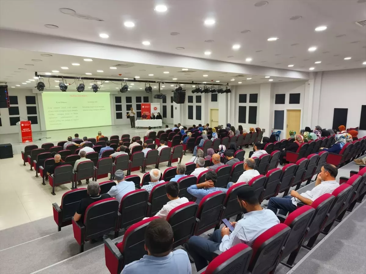 Adıyaman'da 'Bir Yetime Aile Olmak' Paneli Yapıldı