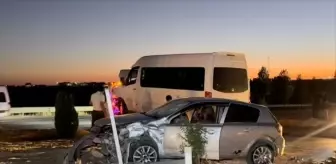 Adıyaman'da Minibüs ile Otomobil Çarpıştı: 10 Yaralı