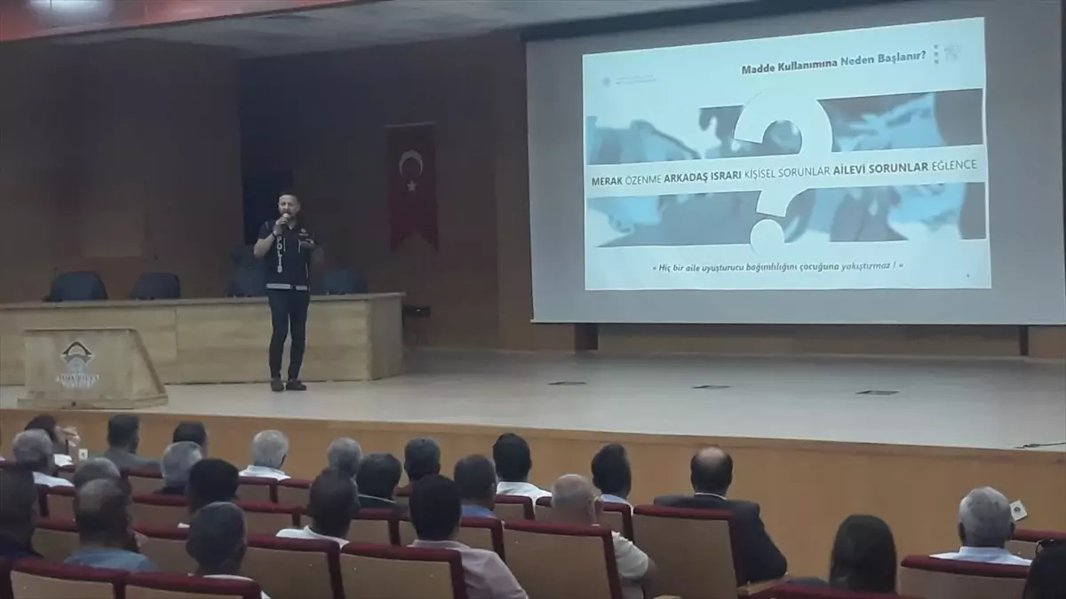 Adıyaman'da Muhtarlara Uyuşturucuyla Mücadele Semineri