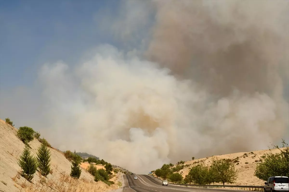 Adıyaman'da Orman Yangınına Hava ve Karadan Müdahale