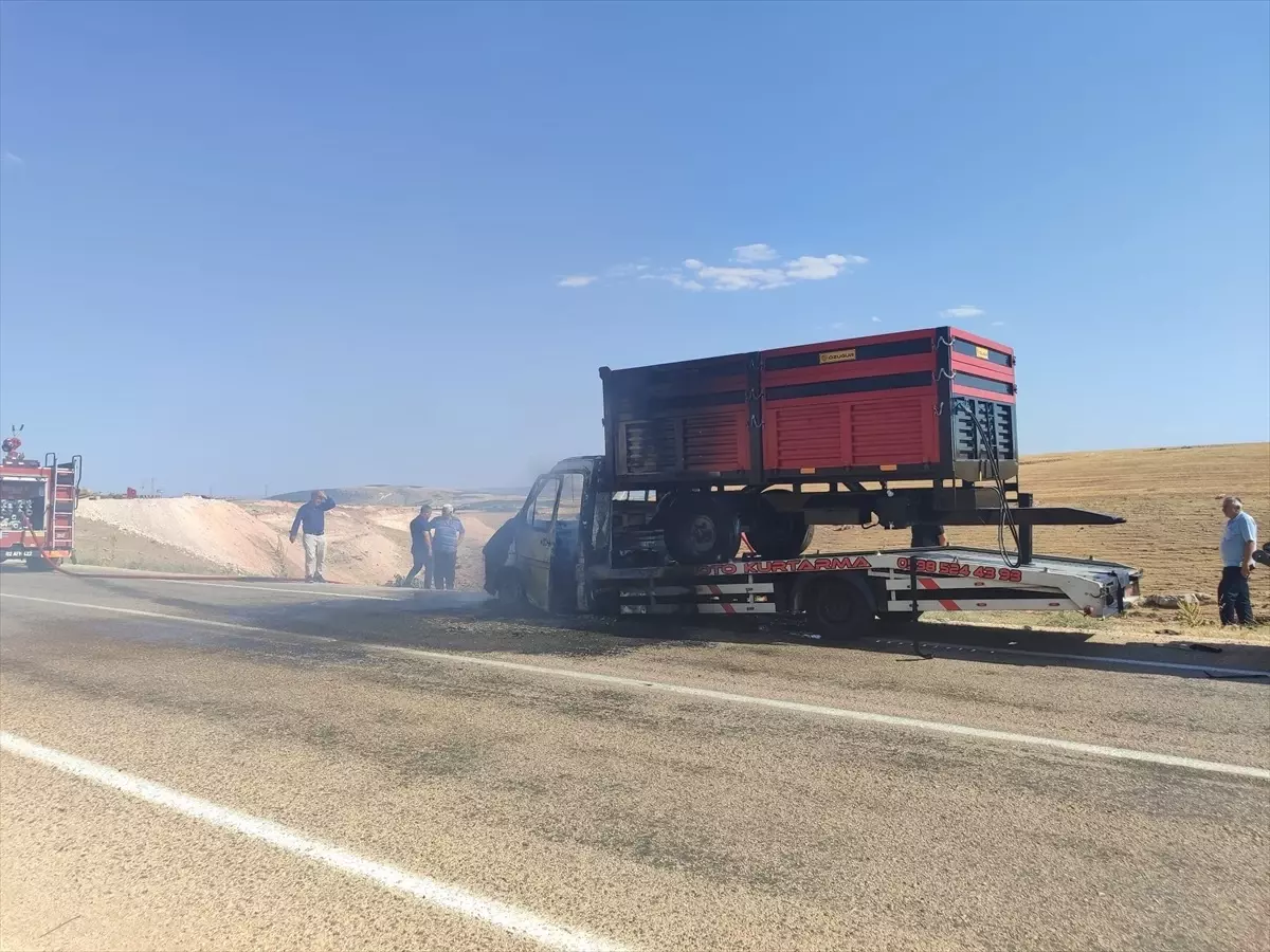 Adıyaman'da Oto Kurtarıcı Araç Yangında Kullanılamaz Hale Geldi