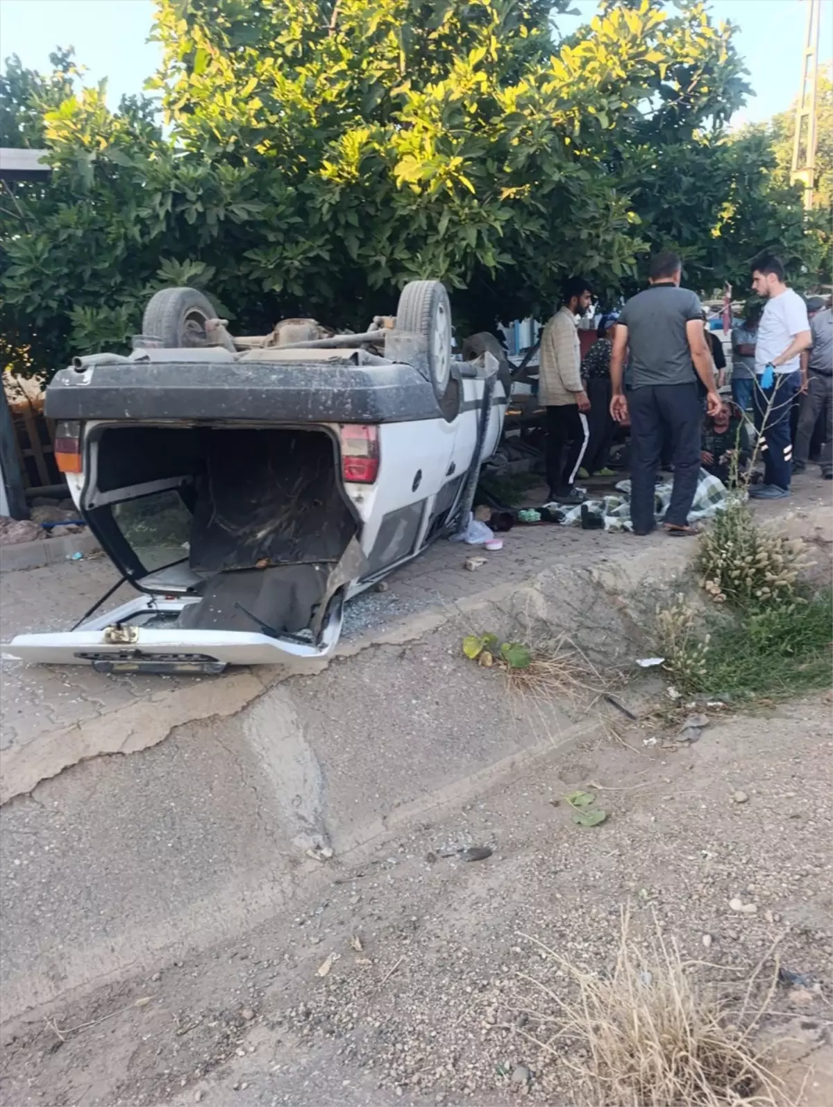 Adıyaman'da Trafik Kazası: Sürücü Hayatını Kaybetti, Eşi Yaralandı