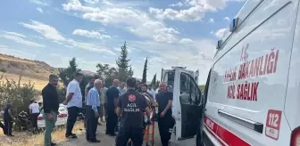 Adıyaman'da Şarampole Devrilen Otomobilde 3 Yaralı