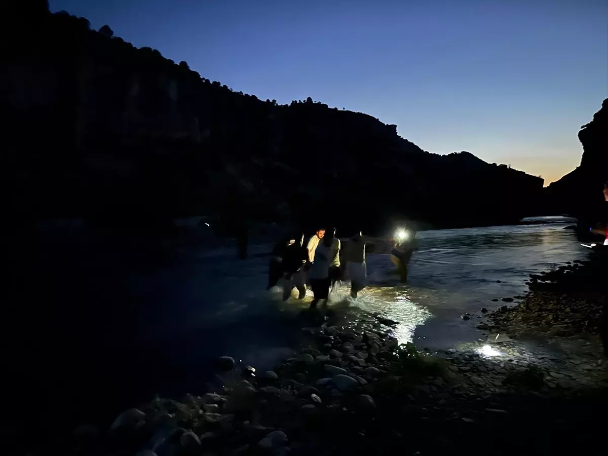 Adıyaman'da Serinlemek İçin Girdiği Çayda Boğulan Genç Hayatını Kaybetti