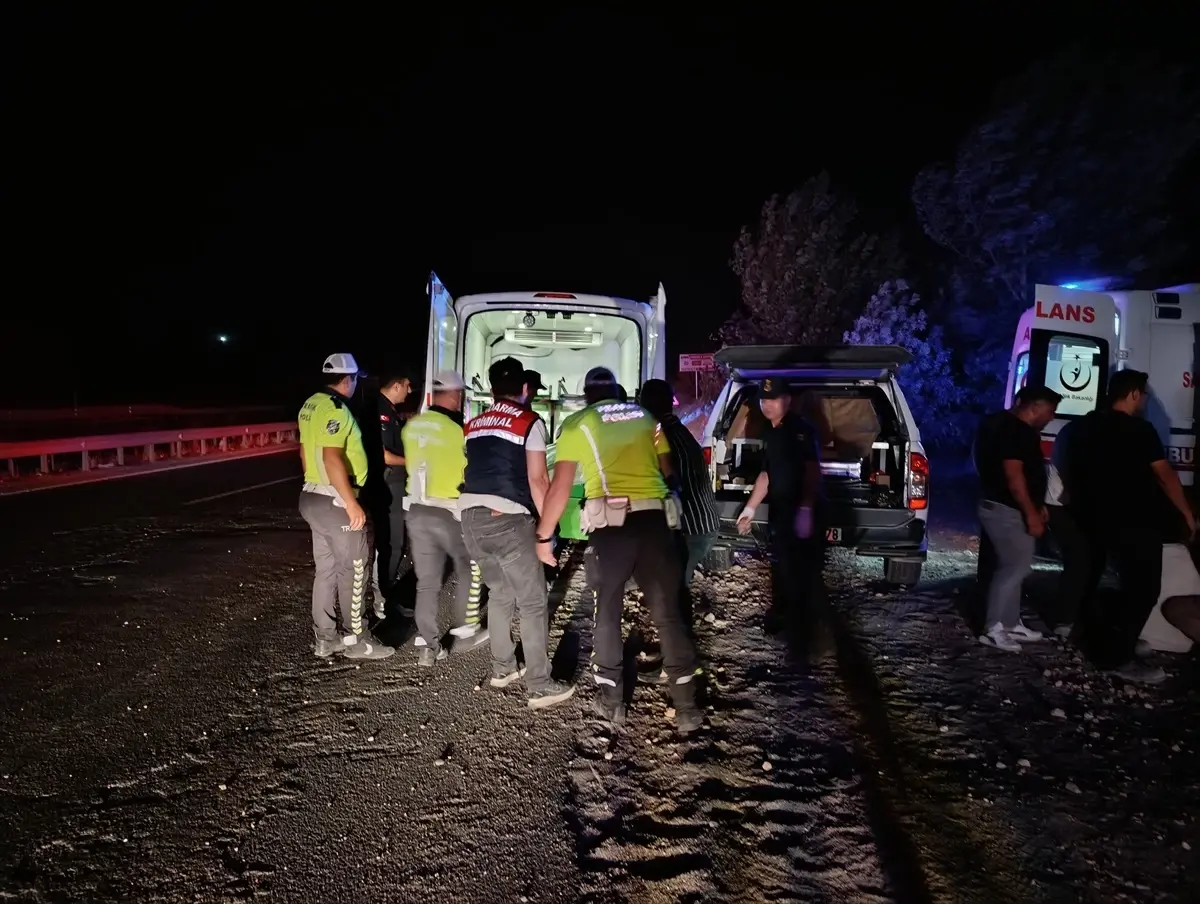 Adıyaman'da Çimento Tankeri ile Otomobil Çarpıştı: 1 Ölü, 2 Yaralı