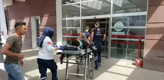 Adıyaman'da İnşaat İşçisine İskeleden Düşen Parça Geçirdi