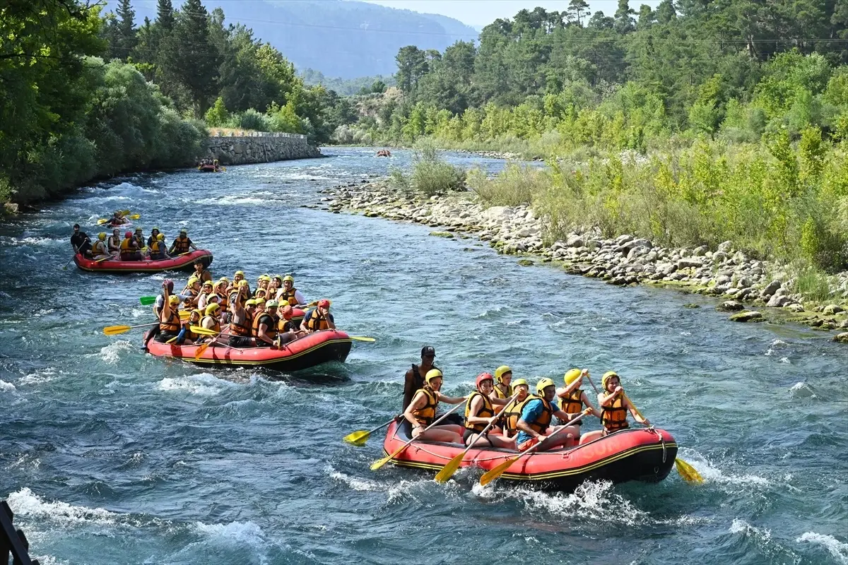 Antalya'nın Köprülü Kanyon'u Rafting Heyecanı Sunuyor