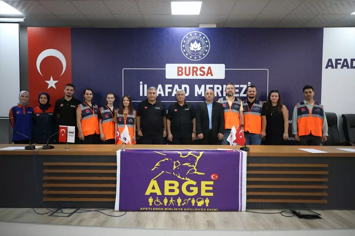 Afetlerde engelliler ve ailelerine yardım edecek personele özel eğitim veriliyor