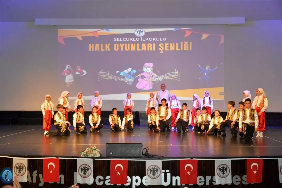 Afyonkarahisar'da 4. Geleneksel Halk Oyunları Şenliği Gerçekleşti