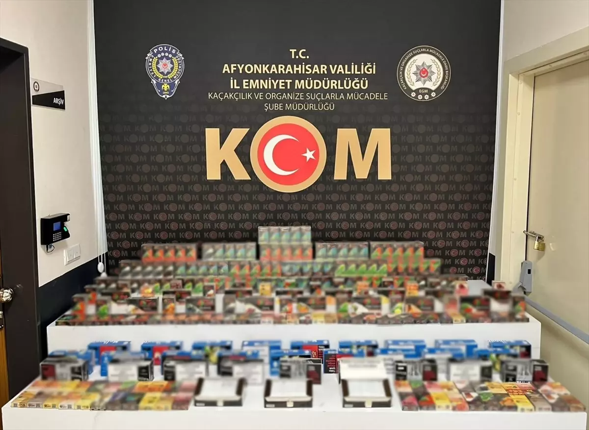 Afyonkarahisar'da Kaçak Tütün Operasyonu: 6 Bin Makaron ve 332 Paket Nargile Tütünü Ele Geçirildi