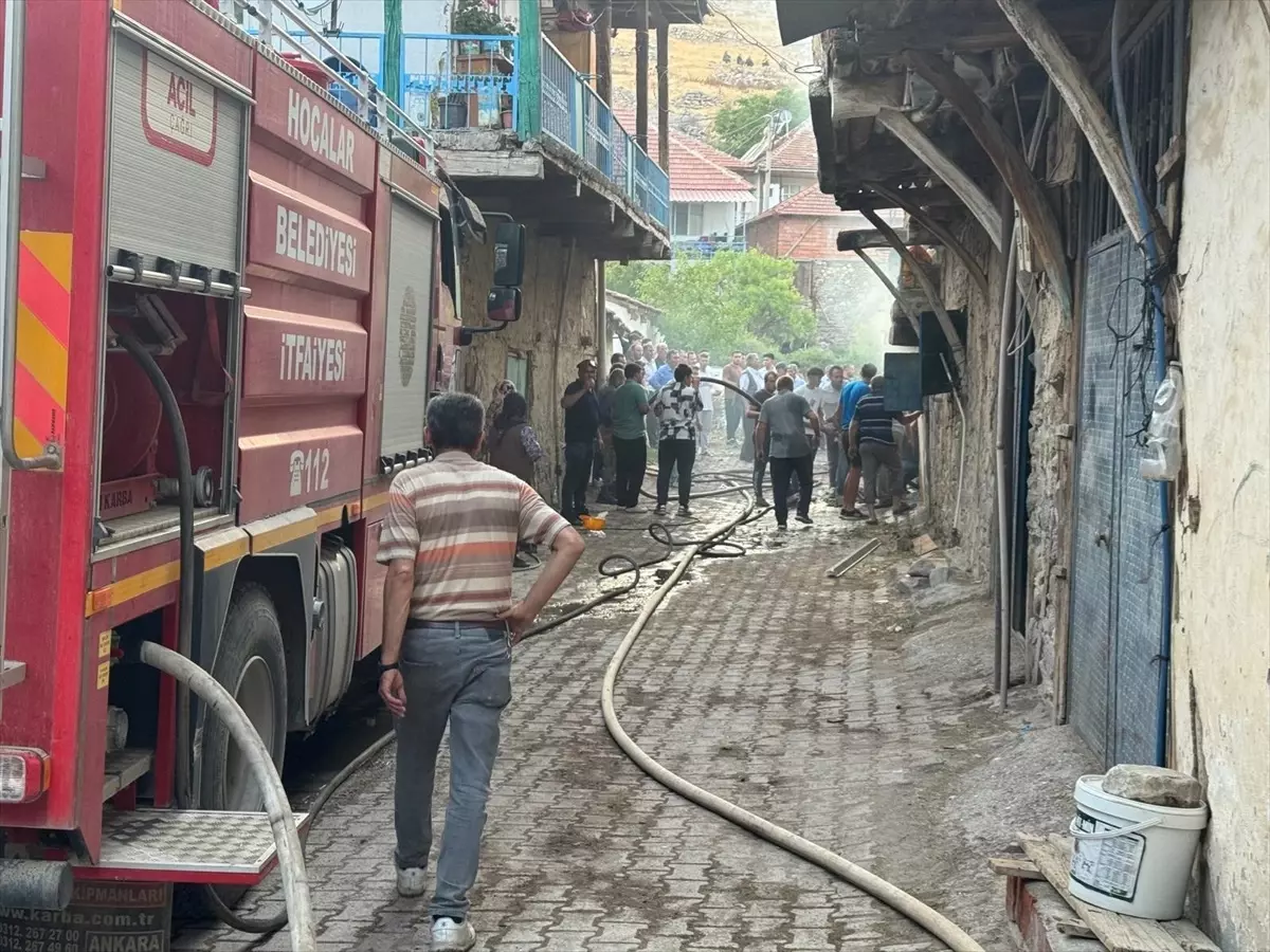 Akçadere Köyü'nde Yangın: İtfaiye Ekipleri Müdahale Etti