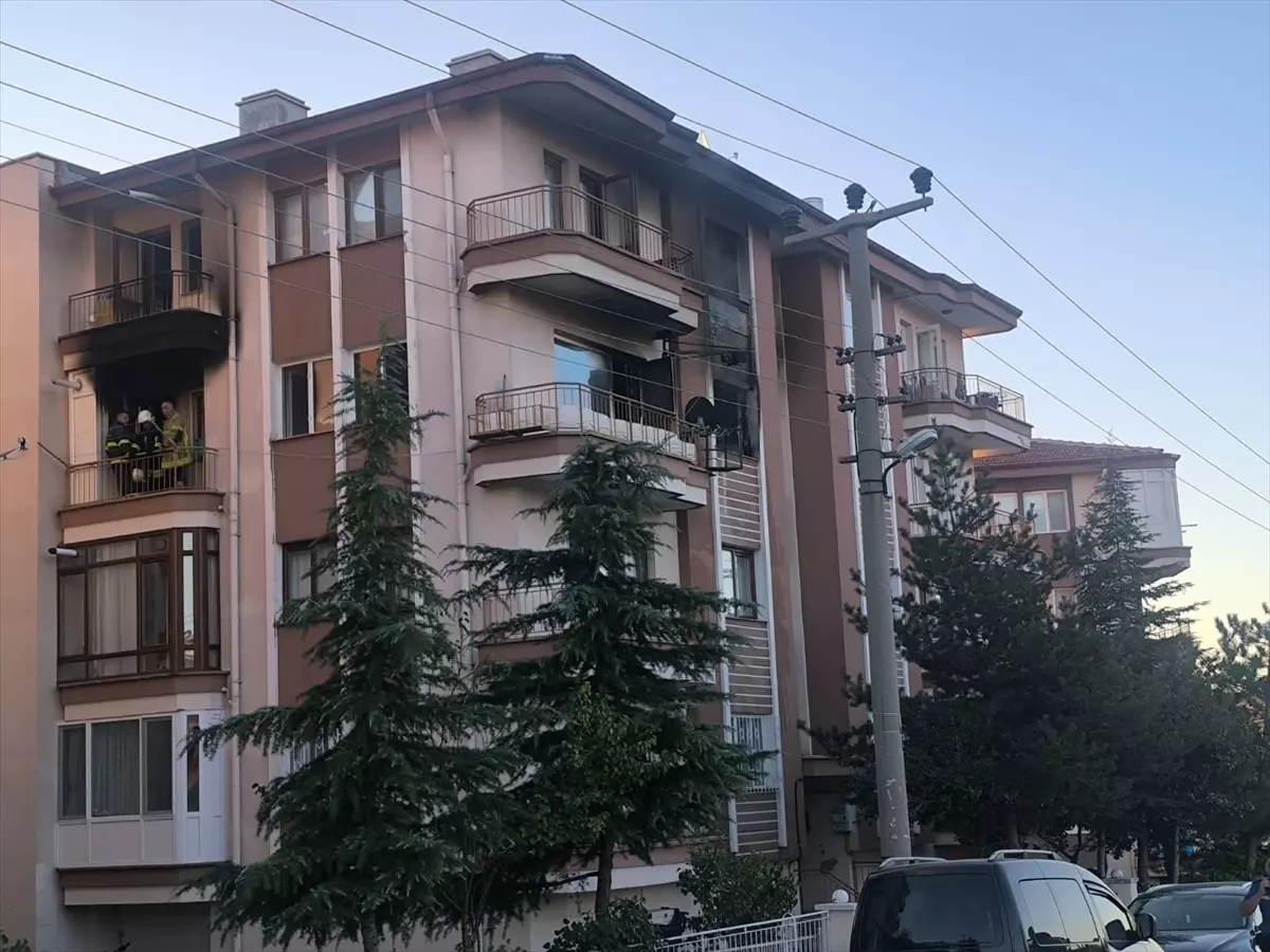 Afyonkarahisar'da Apartman Yangını: 3 Yaralı