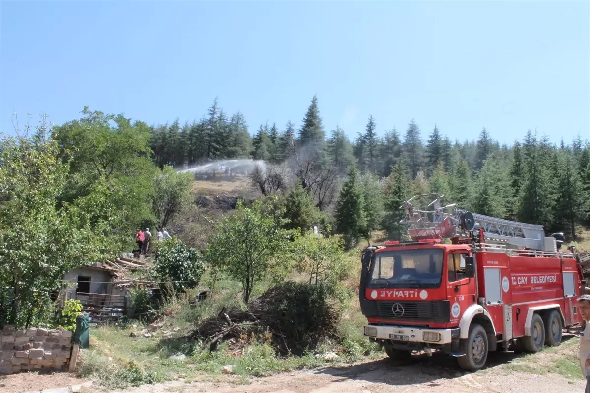 Afyonkarahisar'da Kuru Ot Yangını Kontrol Altına Alındı