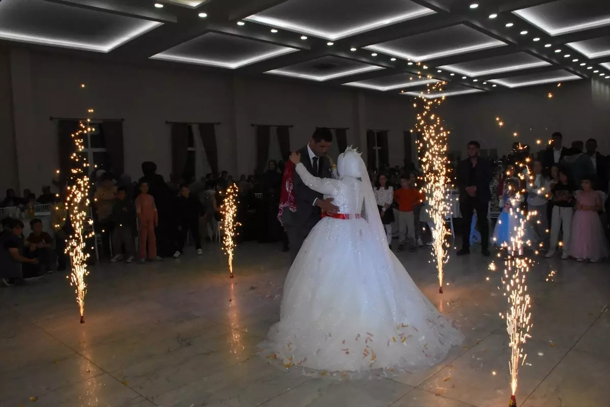 İşitme Engelli Çiftin Unutulmaz Nikah Töreni