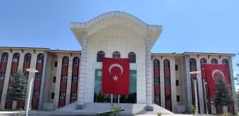 Afyonkarahisar'da kamu binalarına 'Terörsüz Türkiye'ye destek için Türk bayrakları asıldı