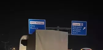 Afyonkarahisar'da Kamyonet Otobüse Çarptı: 7 Yaralı