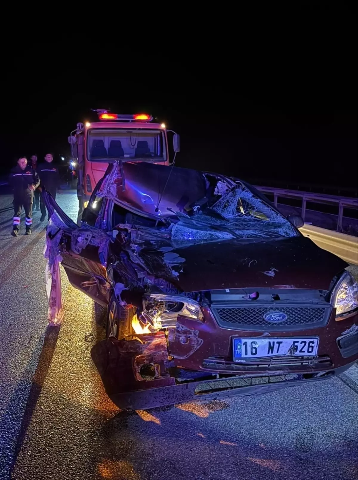 Afyonkarahisar'da Otomobil ve Tır Çarpıştı: 4 Yaralı