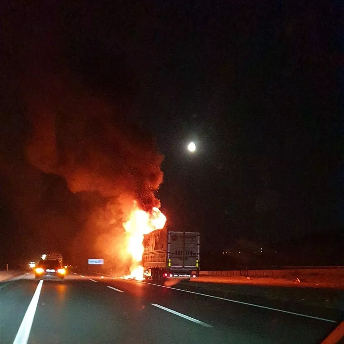 Afyonkarahisar'da Seyir Halindeki Tırda Yangın