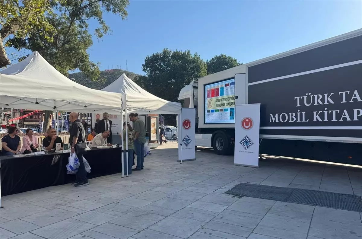 Afyonkarahisar'da Türk Tarih Kurumu Mobil Mağazası Açıldı