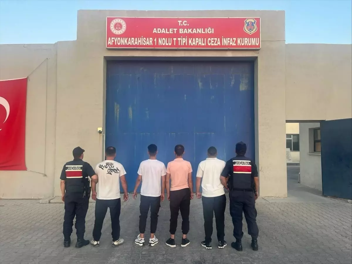 Afyonkarahisar'da Uyuşturucu Operasyonu: 4 Şüpheli Tutuklandı