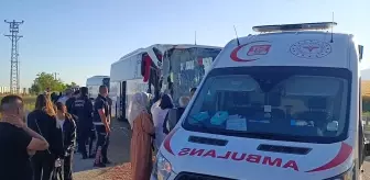 Afyonkarahisar'da Yolcu Otobüsü Tıra Çarptı: 9 Yaralı
