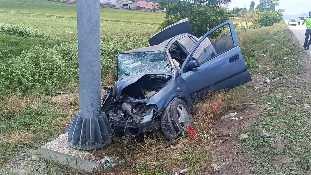 Afyonkarahisar'da Otomobil Kazası: Bir Ölü, Bir Yaralı