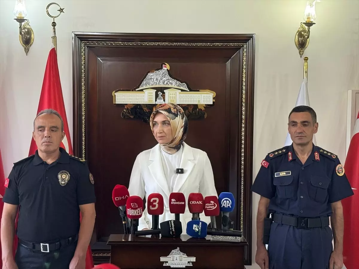 Afyonkarahisar Valisi, Aylık Basın Bilgilendirme Toplantısı Düzenledi