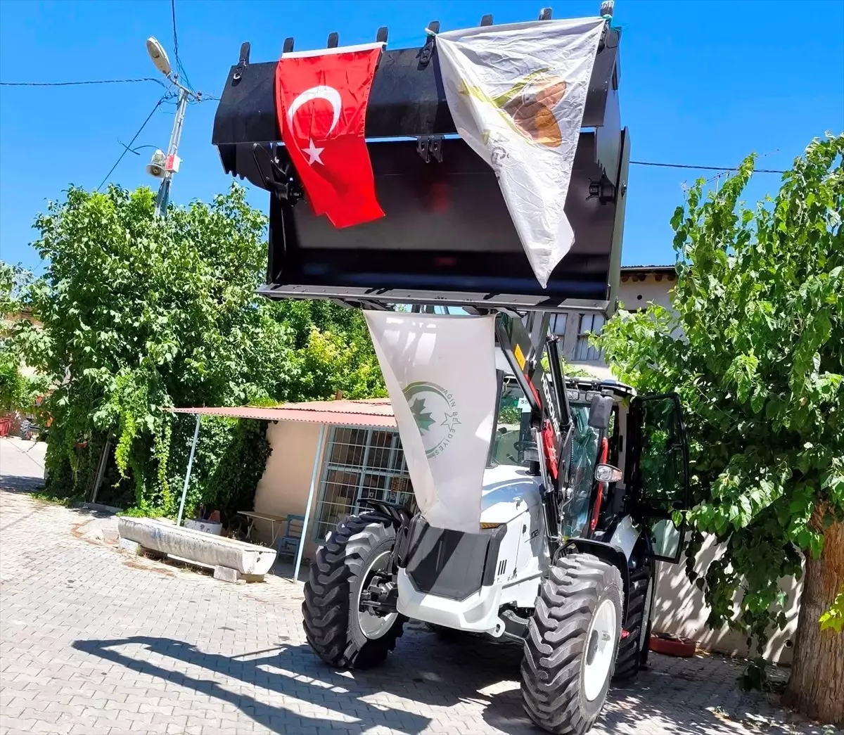 Ağın Belediyesi Araç Filosuna Yeni Kepçe Katıldı