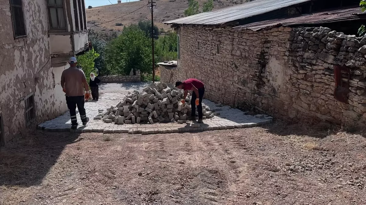 Ağın Belediyesi'nden Çevre Düzenlemesi ve Yol Yenileme Çalışmaları