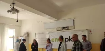 Ağın İlçesinde Öğrencilere Mont Yardımı