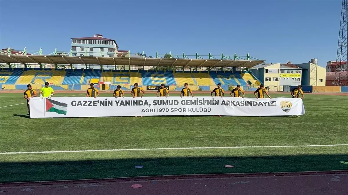 Ağrı 1970 Spor'dan Gazze Destek Pankartı