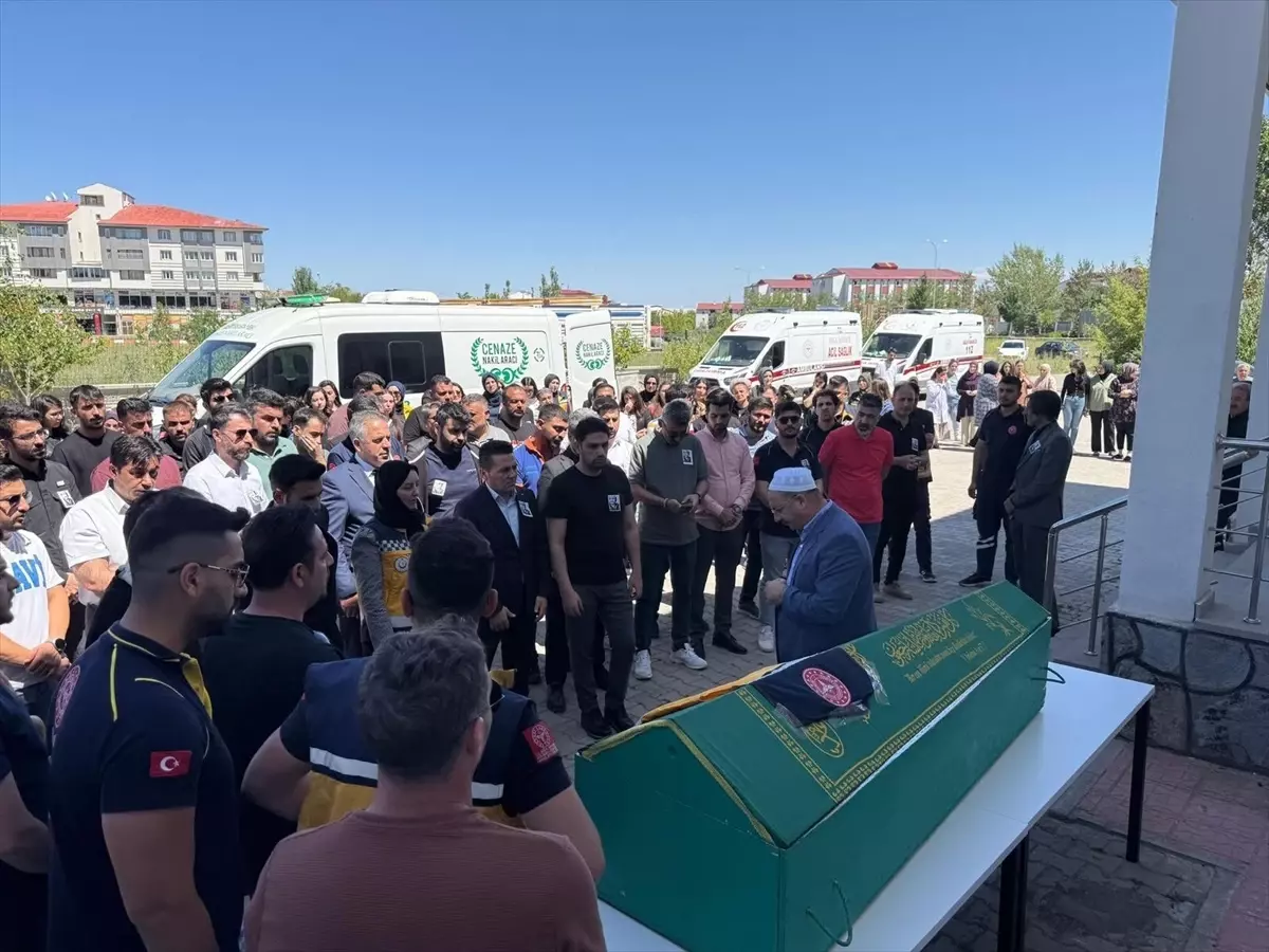 Ağrı'da Trafik Kazası: Acil Tıp Teknisyeni Hayatını Kaybetti