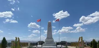 Ağrı'da çevre düzenlemesi tamamlanan şehitlik ziyaret edildi