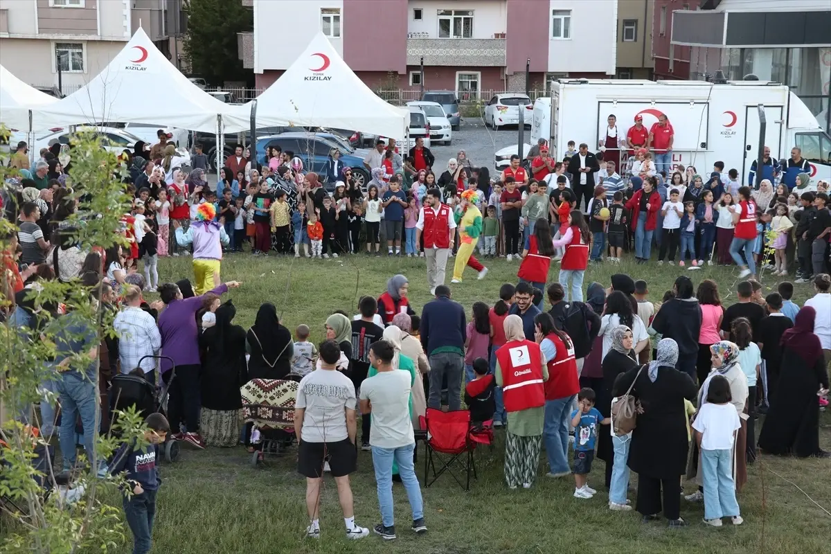 Ağrı'da Çocuklar Şenlikte Eğlendi ve Açık Havada Sinema Keyfi Yaşadı