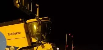 Ağrı'da Kamyonet ile Biçerdöver Çarpıştı: 2 Yaralı