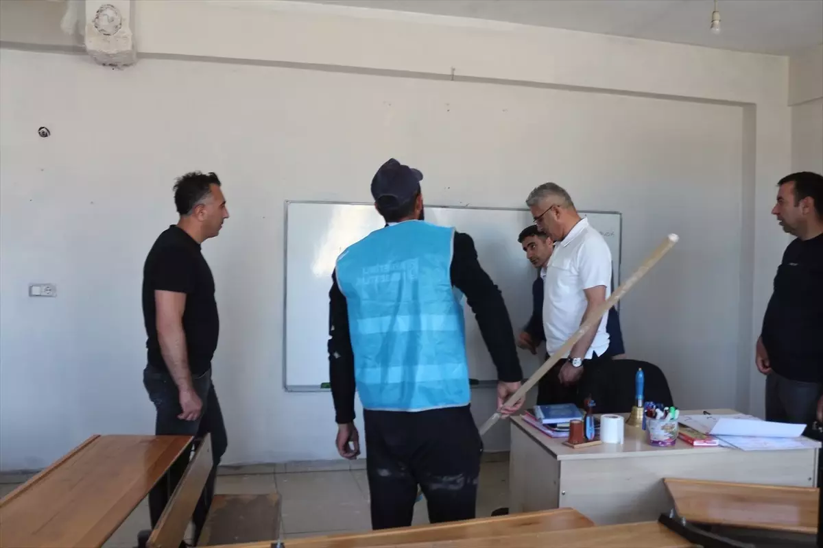 Yükümlüler Köy Okullarını Yeniliyor