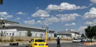 Ağrı'da Motosiklet ile Taksi Çarpıştı: Bir Çift Hayatını Kaybetti