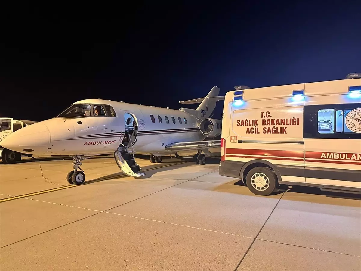 Ağrı'da Trafik Kazasında Yaralanan Çocuk Ambulans Uçakla Ankara'ya Nakledildi