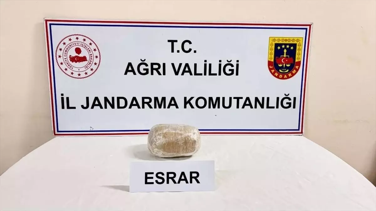 Ağrı'da Yol Kontrolünde 1 Kilo Uyuşturucu Ele Geçirildi
