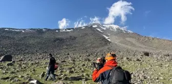 Ağrı Dağı'nda tırmanış yapan kişi kalp krizi geçirerek hayatını kaybetti