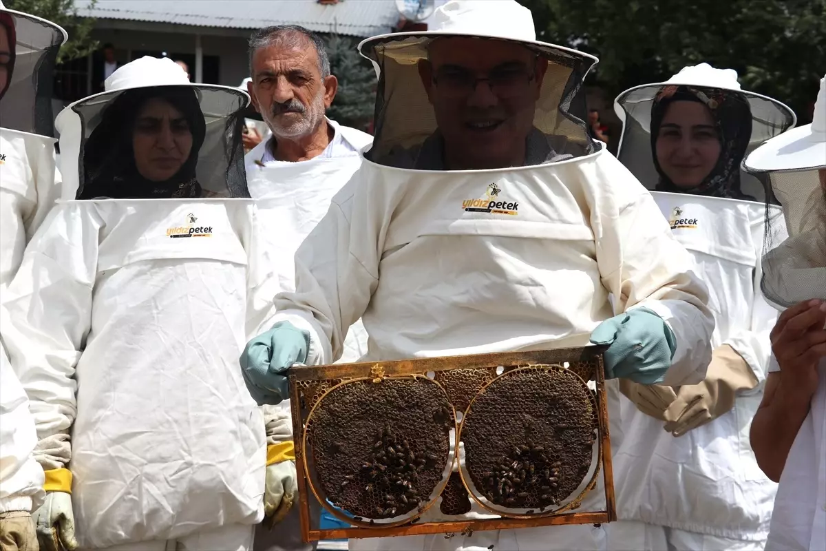 Ağrı'da Tescilli Geven Balı Hasadı Yapıldı