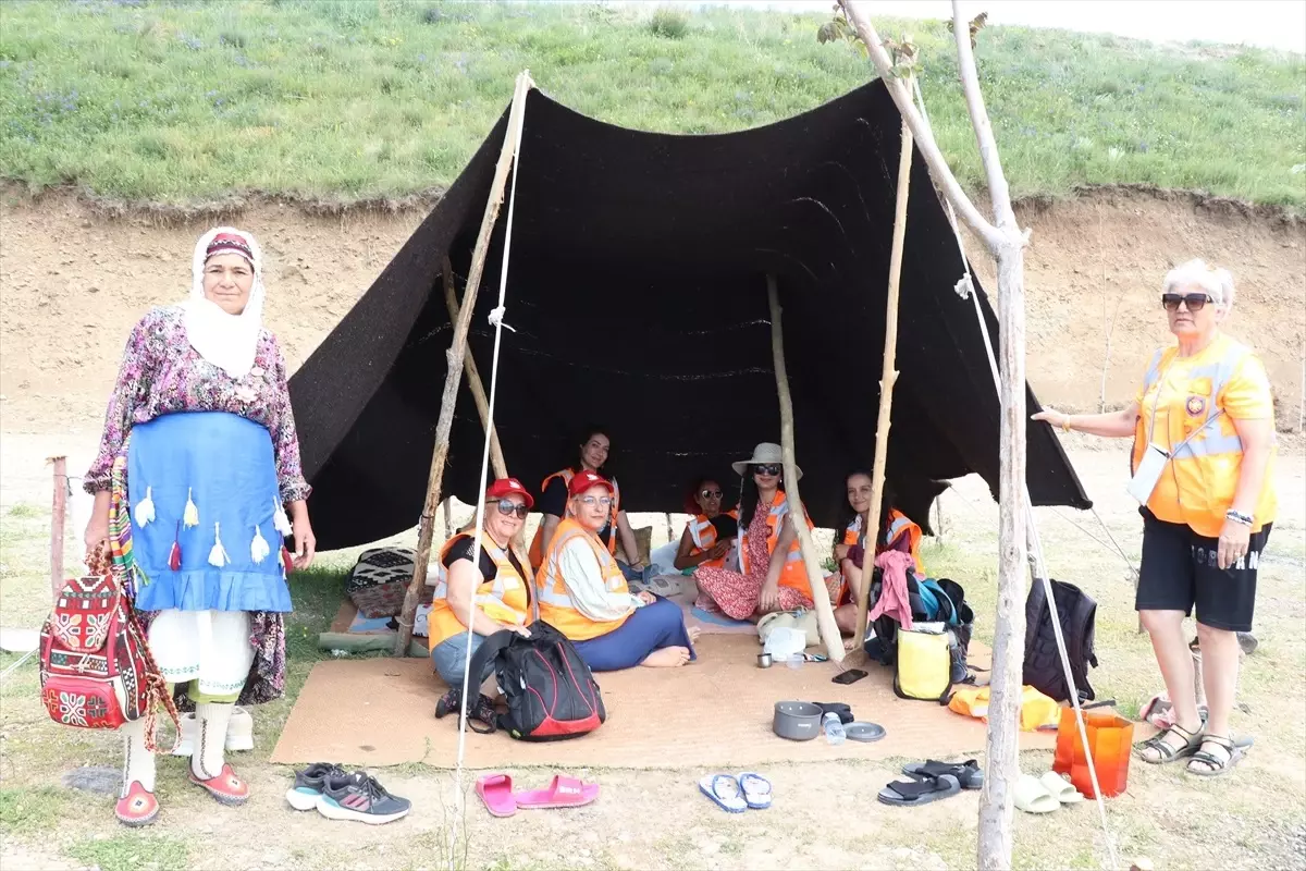 1. Uluslararası Ağrı Dağı Kadın Kamp Festivali'nde 200 Kadın Doğanın Tadını Çıkarıyor