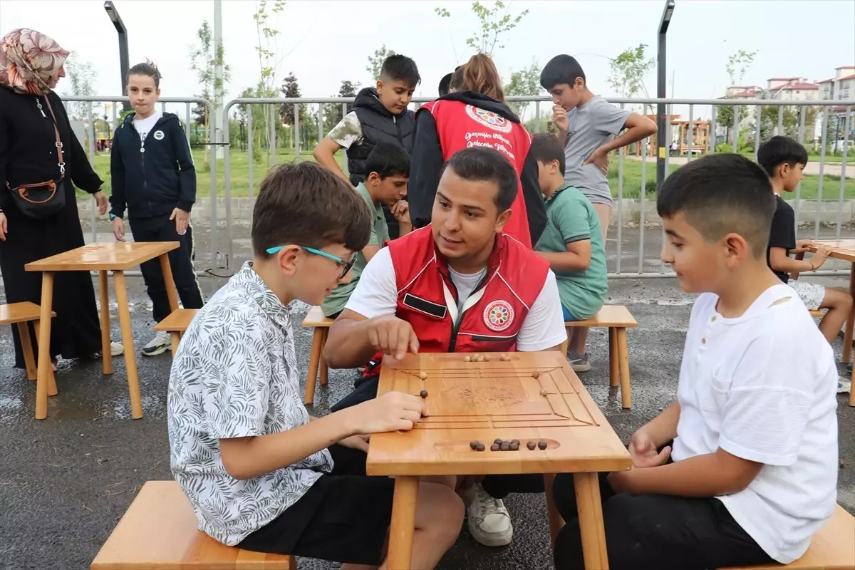 Geleneksel Oyunlar Tırı Ağrı'da Çocuklarla Buluştu